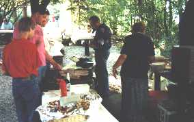 Thea und Dieter bei der Arbeit